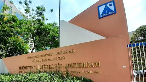 Trường THPT Chuyên Hà Nội - Amsterdam chờ quyết định để tiếp tục tuyển sinh hệ song bằng