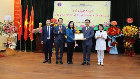 Phấn đấu xây dựng ngành châm cứu kết hợp Y học cổ truyền và hiện đại