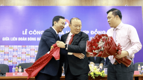Yêu cầu khó của thầy Park ngày ra mắt & bài toán không dễ với HLV Philippe Troussier