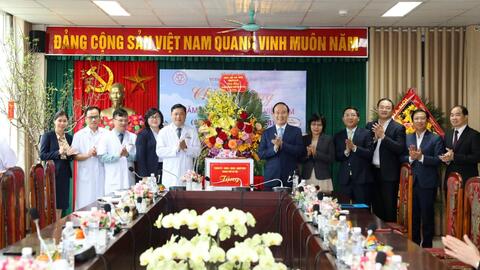 Hà Nội quyết tâm có những giải pháp căn cơ, thường xuyên trong xây dựng chính sách cho cán bộ y tế