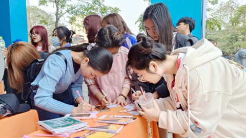 Hàng nghìn sinh viên tham gia ngày hội việc làm năm học 2022 - 2023