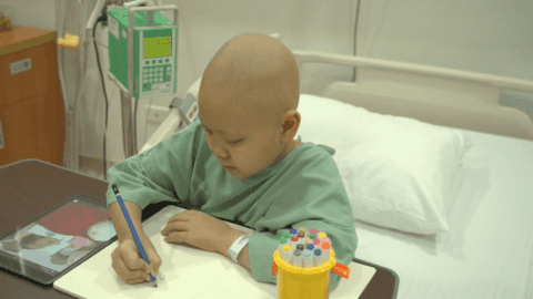 Vinmec thực hiện ca thay khớp tăng trưởng đầu tiên tại Việt Nam cho bệnh nhi ung thư xương