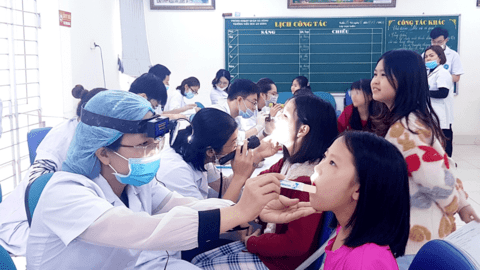Khám và tư vấn răng miệng miễn phí
