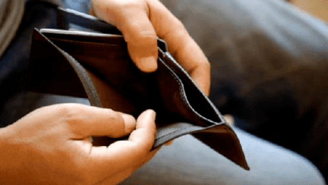 Một công ty xây dựng niêm yết trên sàn chứng khoán tạm ngừng kinh doanh do hết tiền