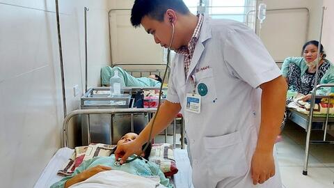 Cấp cứu nữ bệnh nhân trầm cảm bị chấn thương thận trái nặng