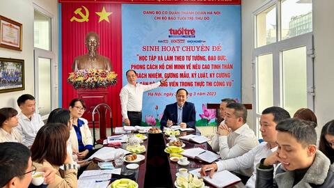 Tích cực nêu gương, nói đi đôi với làm trong thực thi công vụ