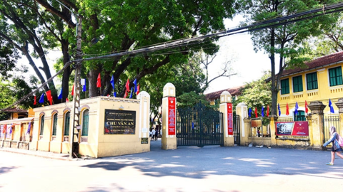 10 trường THPT công lập lấy điểm chuẩn RẤT CAO ở Hà Nội: Phụ huynh, học sinh cân nhắc kỹ trước khi đăng ký thi