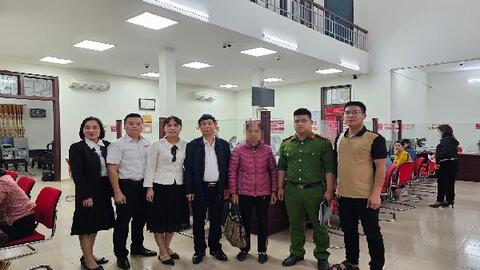Người phụ nữ ở Hà Nội thoát bẫy lừa đảo hơn 1 tỷ đồng nhờ một tình tiết