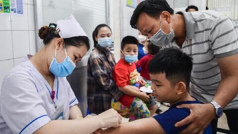 Hàng trăm người tiêm vaccine dại mỗi ngày ở TP.HCM