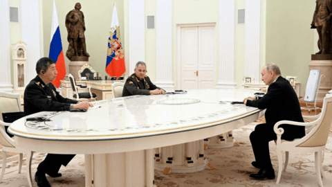 Tổng thống Vladimir Putin gặp bộ trưởng quốc phòng Trung Quốc
