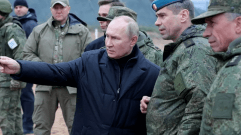Tổng thống Vladimir Putin bất ngờ tới miền Đông Ukraine