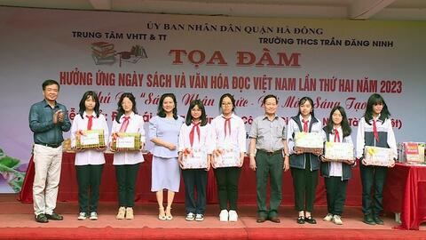 Gần 900 học sinh Hà Đông tham gia tọa đàm hưởng ứng Ngày Sách và Văn hóa đọc