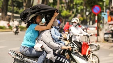 Nắng nóng bao trùm Bắc Bộ và Trung Bộ