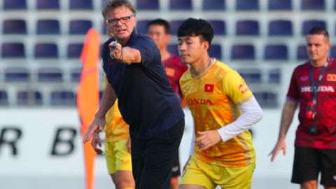 HLV Troussier mang thêm 4 tuyển thủ sang Campuchia dự phòng