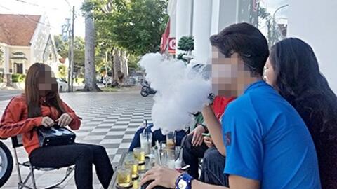 Bộ Y tế tăng cường tuyên truyền về tác hại của thuốc lá điện tử
