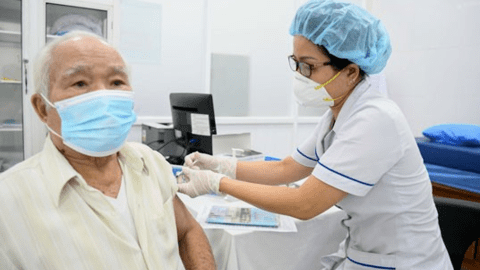Ca COVID-19 tăng, một số địa phương tiêm vắc xin xuyên nghỉ lễ 30/4