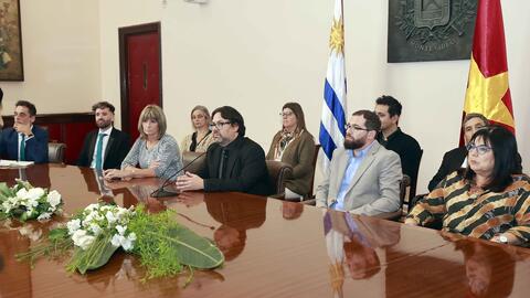 Chủ tịch Quốc hội Vương Đình Huệ tiếp quyền Thị trưởng thành phố Montevideo