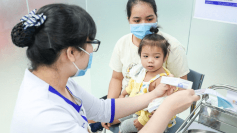 Những đối tượng tiêm chủng vắc xin bắt buộc