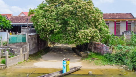 Một bài thơ bi tráng mà hào hùng, sâu lắng
