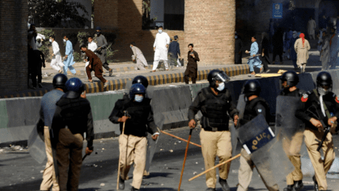 Pakistan chìm sâu vào khủng hoảng chính trị, kinh tế