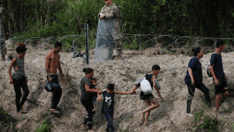 Người Việt mắc kẹt cả tuần ở biên giới Mexico để chờ vào Mỹ