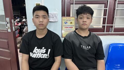 Bắc Giang: Bắt giữ nhiều thanh niên lái mô tô không biển số, mang dao kiếm