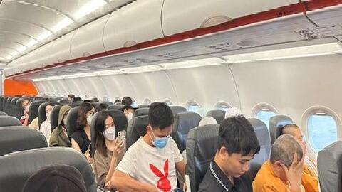 Hàng chục chuyến bay chuyển hướng, delay do thời tiết xấu tại Tân Sơn Nhất