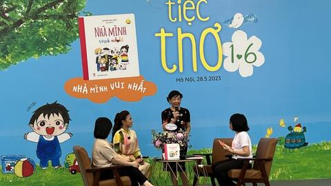 Độc giả hào hứng với "Tiệc thơ 1/6" tại Phố Sách Hà Nội