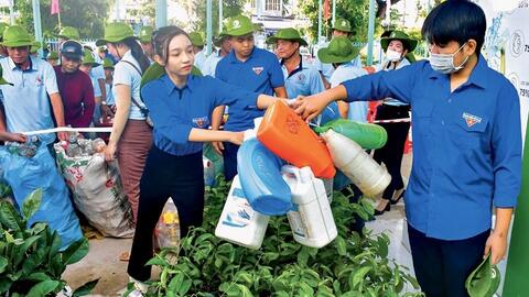 Cà Mau: Hiệu quả kép từ mô hình “Đổi rác thải nhựa lấy quà”