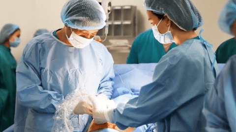 Cấp cứu thai nhi cạn ối ở tuần 32