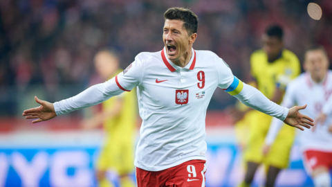 10 cầu thủ ghi nhiều bàn nhất cho tuyển quốc gia: Ronaldo dẫn đầu, bỏ xa Messi