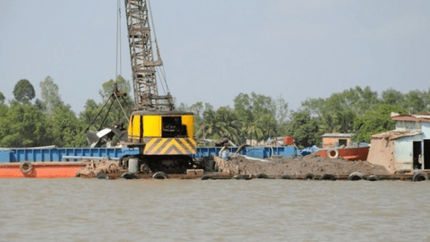 Thủ tướng ra công điện 'thúc' địa phương gỡ khó trong cung ứng vật liệu làm cao tốc