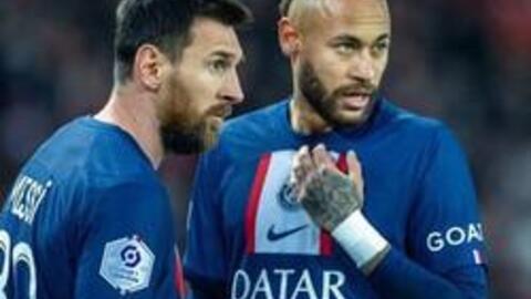 Cầu thủ đắt giá nhất thế giới Neymar cần gắn bó với PSG, thay vì theo chân Messi tìm bến đỗ mới
