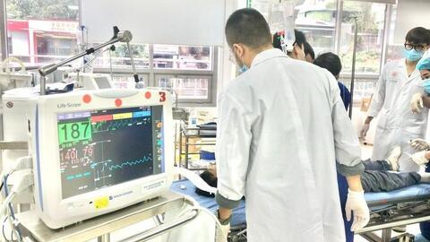 Sốc điện 12 lần cứu bệnh nhân 38 tuổi ngưng tim