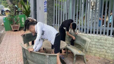3 thanh niên quảng cáo cho web cờ bạc phải lau 70 ghế đá ở Thủ Đức