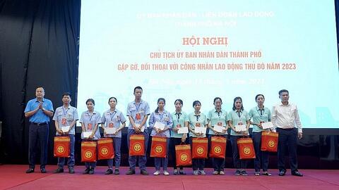 Trao trợ cấp cho 2.665 công nhân lao động có hoàn cảnh khó khăn trong Tháng Công nhân