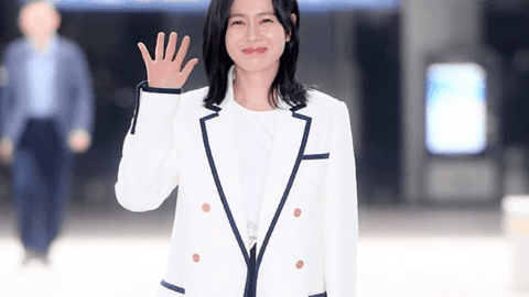 Son Ye Jin xuất hiện công khai hậu sinh con, nhan sắc thế nào mà gây bão mạng xã hội?