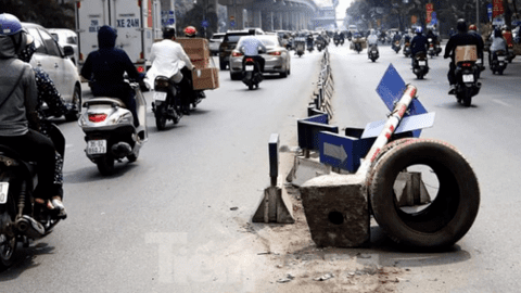 Dải phân cách cứng trên đường Nguyễn Trãi có cũng như không, nhiều ý kiến đề nghị tháo bỏ