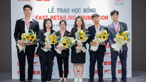 Quỹ Fast Retailing trao tặng 6 suất học bổng bậc cử nhân cho du học sinh Việt Nam
