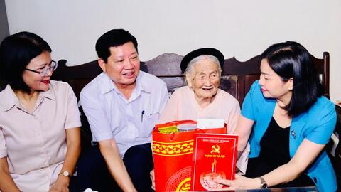 Phải làm trọn đạo nghĩa "Uống nước nhớ nguồn", chăm lo chu đáo cho người có công