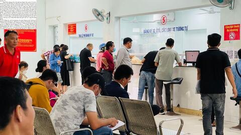 Ngày đầu cấp biển số định danh: Thiết thực nhưng chưa suôn sẻ