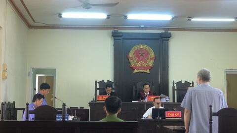 Đang xét xử vụ 'Phó chánh án nhận tiền của nữ bị cáo tại nhà nghỉ'