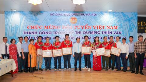 Đoàn học sinh Hà Nội mang vinh quang trở về sau cuộc thi IOAA