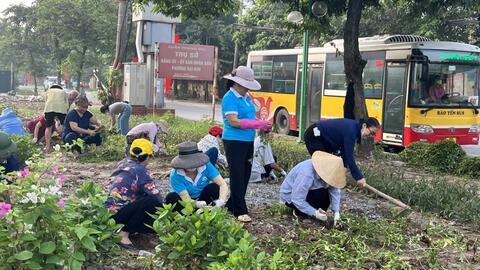 Người dân Đại Kim chung tay làm đẹp khu đất hoang hóa vì môi trường xanh