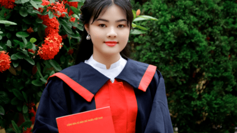 Thủ khoa toàn quốc khối D01 'chốt' trường đại học nào?