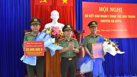 Quảng Nam: Khen thưởng chuyên án phá đường dây cho vay nặng lãi 20 ngàn tỷ đồng