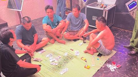 Lạng Sơn: Khởi tố nhóm đối tượng đánh bạc trong quán karaoke