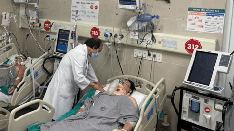 Thiếu tá biên phòng trong vụ cháy chung cư vẫn thở máy