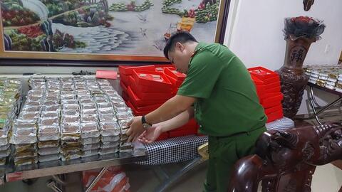 Phát hiện lô bánh trung thu ghi ngày sản xuất sau ngày bán