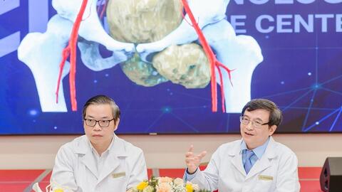 Chàng trai trẻ vượt “cửa tử” sau ca phẫu thuật khối u xương khổng lồ cực hiếm gặp